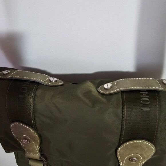 EUC LIKE NEW AUTHENTIC LONGCHAMP GREEN NYLON CROSSBODY BAG MEDIUM - Picture 5 of 16